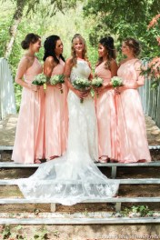 Galajurk aan bruidsmeisjes